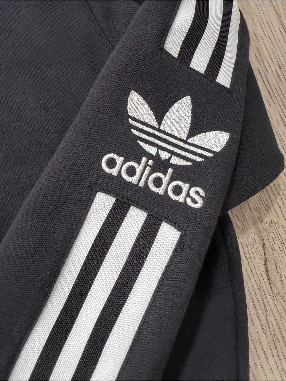 Adidas Sweatshirt - Picture 2 of 4